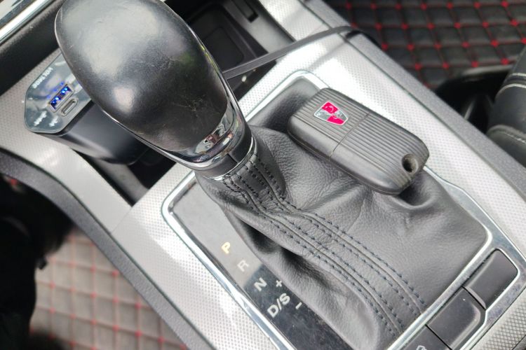 荣威RX5 2020款 20T 自动4G互联超越旗舰版中控内饰11