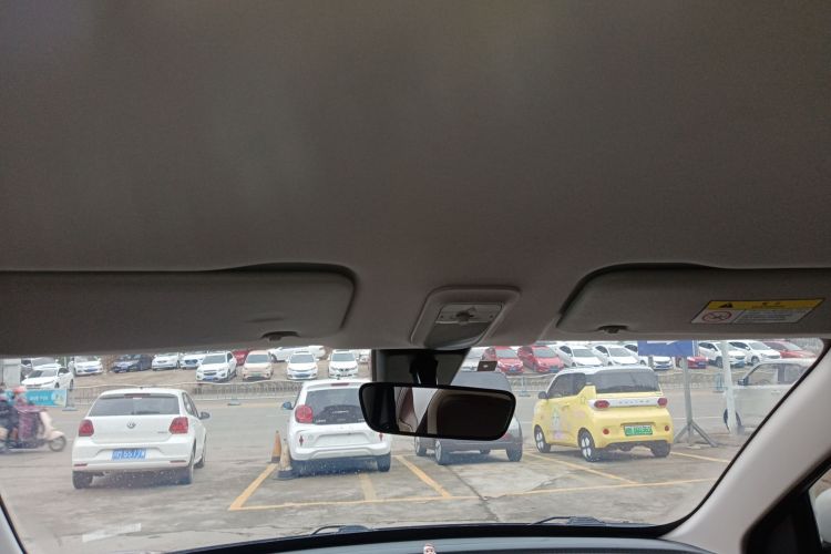 五菱汽车 五菱缤果 2023款 333km 灵犀互联款中控内饰22