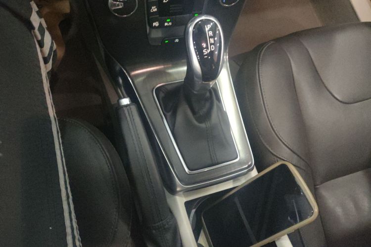 沃尔沃V40 2015款 1.6T 智雅版中控内饰18