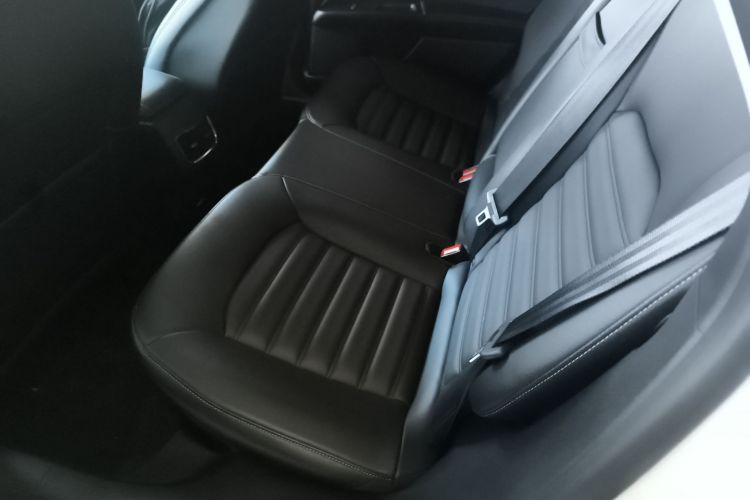 福特 蒙迪欧 2020款 EcoBoost 180 时尚型中控内饰21