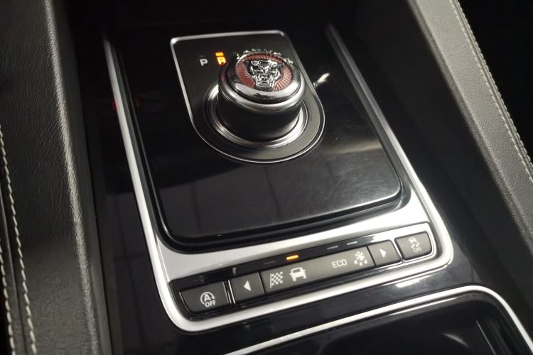 捷豹F-PACE 2018款 2.0T 四驱R-Sport运动版局部细节18