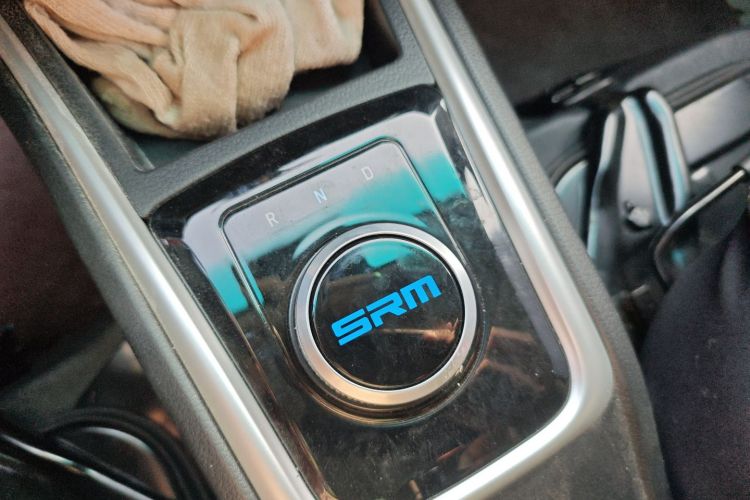 SRM鑫源 好运 2025款 启航版  弗迪42.3kWh 305km 6座中控内饰18