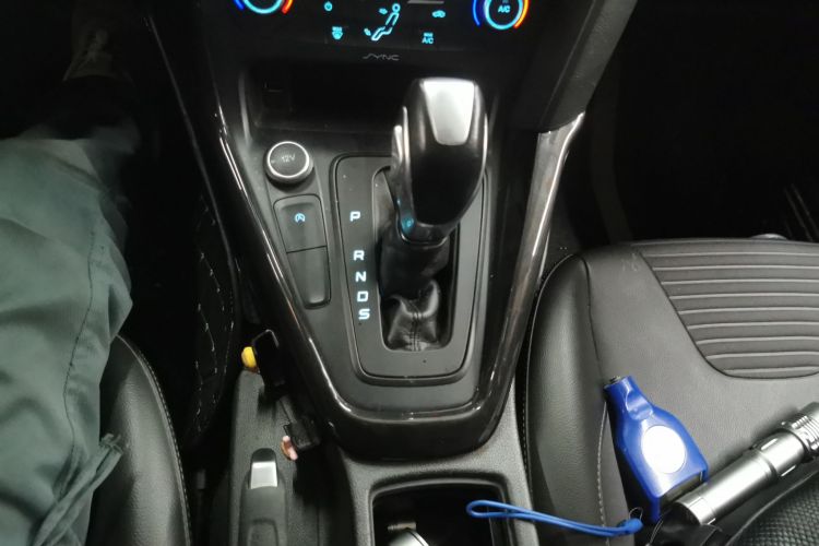 福特 福克斯 2018款 两厢经典 EcoBoost 180 自动精英型中控内饰18