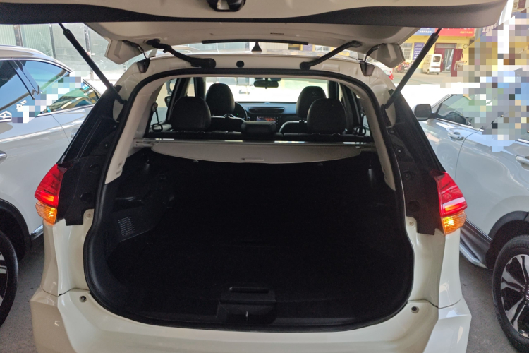 日产 奇骏 2022款 2.0L 两驱智联舒享版机舱底盘23