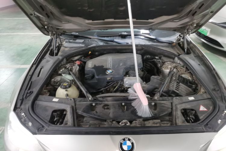 宝马5系 2014款 520Li 典雅型机舱底盘24