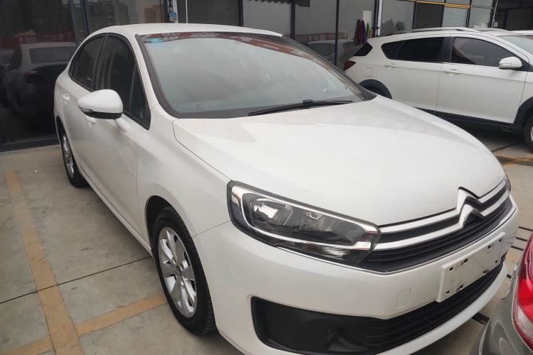 雪铁龙 C4世嘉 2016款 1.6L 自动舒适型车身外观3