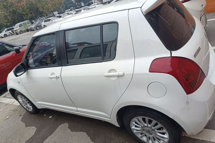 铃木 雨燕 2013款 1.3L 手动超值版车身外观6003