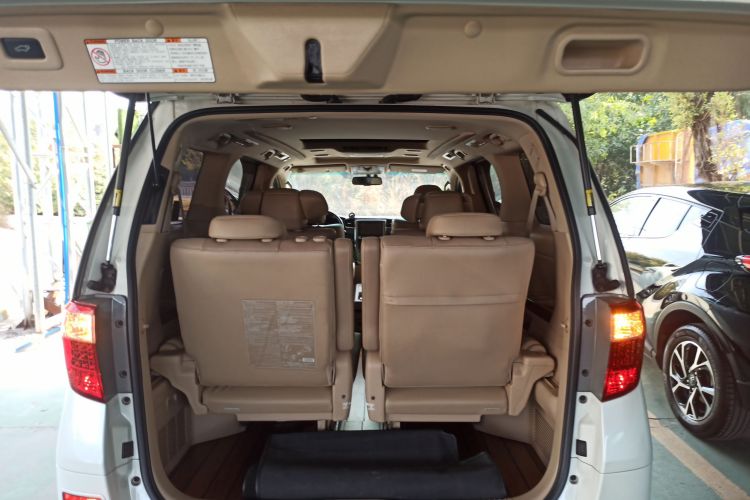 丰田 埃尔法 2012款 3.5L 豪华版机舱底盘23