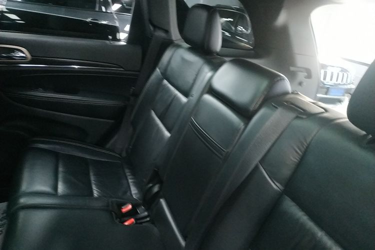 Jeep 大切诺基(进口) 2015款 3.0L 舒享导航版中控内饰21