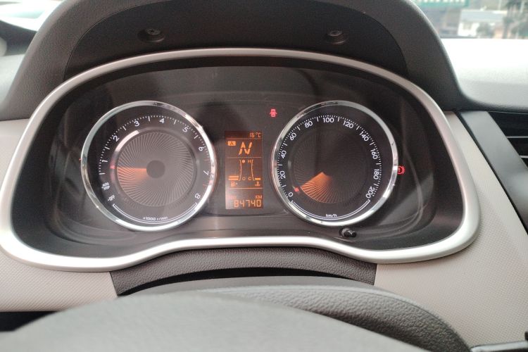 雪佛兰 2015款 赛欧3 1.5L AMT幸福天窗版中控内饰14