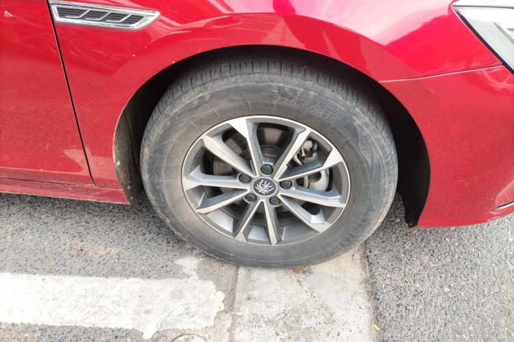 比亚迪 秦PLUS 2023款 冠军版 DM-i 55KM领先型车身外观10