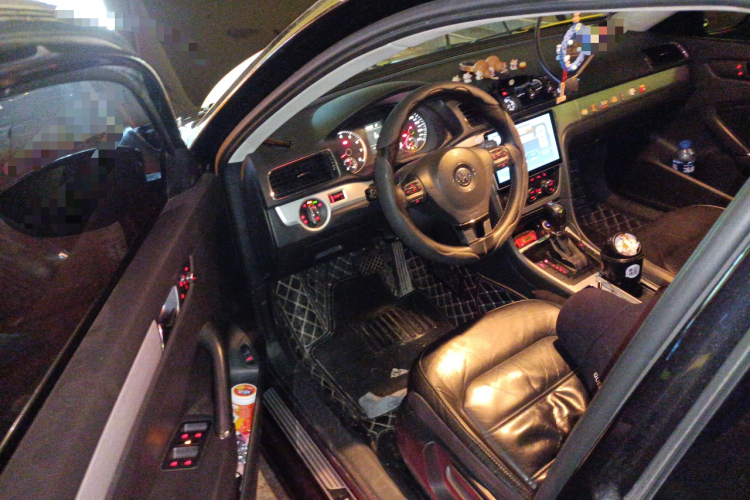 大众 帕萨特 2014款 1.8TSI DSG尊荣版中控内饰20