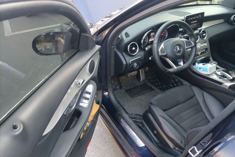 奔驰C级 2017款 改款 C 200 运动版中控内饰20