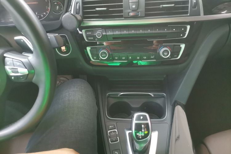 宝马3系 2018款 320Li 领先型M运动套装中控内饰18