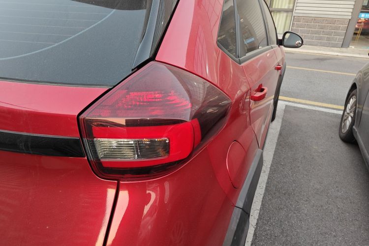 奇瑞 瑞虎3X 2021款 PLUS 1.5L CVT痛快红枣版II型车身外观9