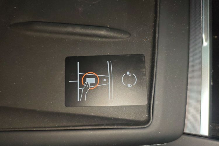 特斯拉 Model 3 2023款 后轮驱动版中控内饰11