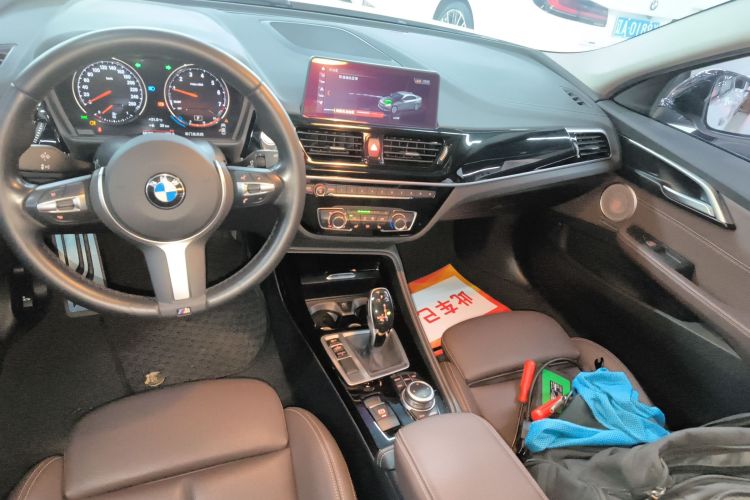 宝马1系 2021款 120i M运动曜夜版中控内饰16