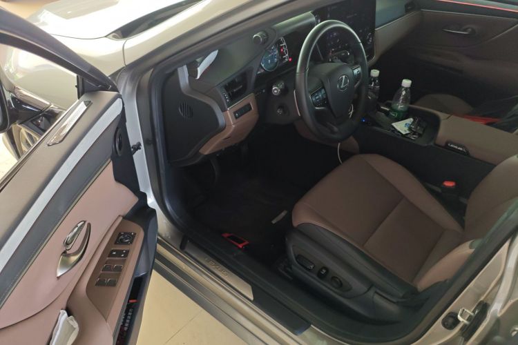 雷克萨斯ES 2025款 300h 臻享版中控内饰7003