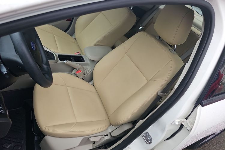 福特 福克斯 2018款 三厢经典 1.6L 自动舒适型智行版局部细节19