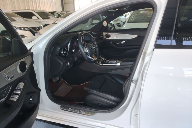 奔驰C级 2019款 C 260 运动版 4MATIC中控内饰20