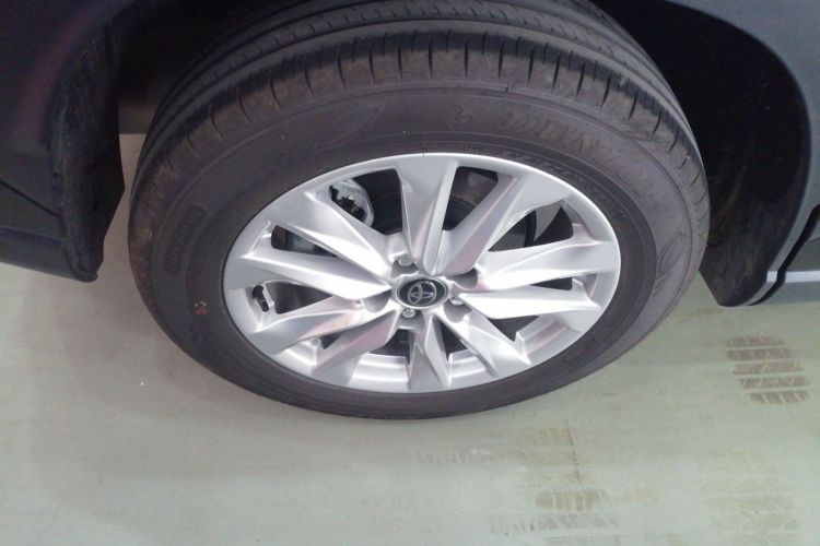 丰田 卡罗拉锐放 2024款 2.0L 精英版车身外观6008