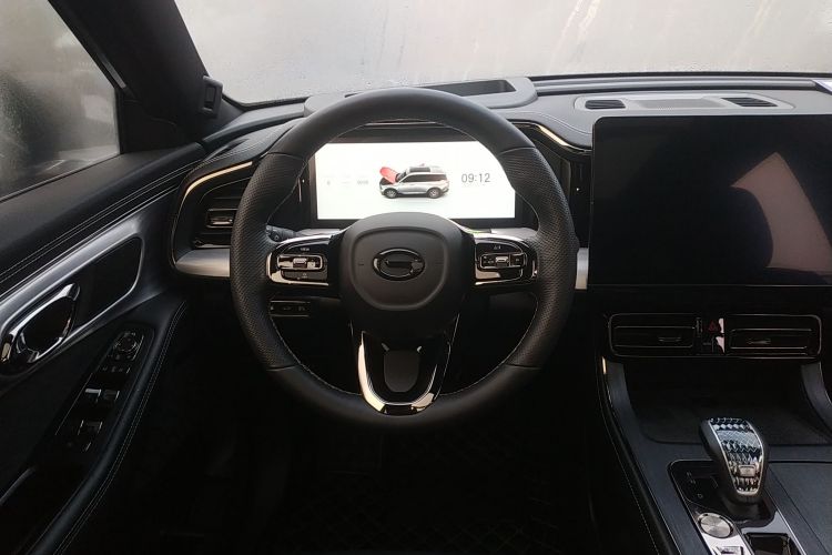 广汽传祺 传祺GS8 2024款 双擎系列 2.0TM 两驱尊贵版中控内饰13