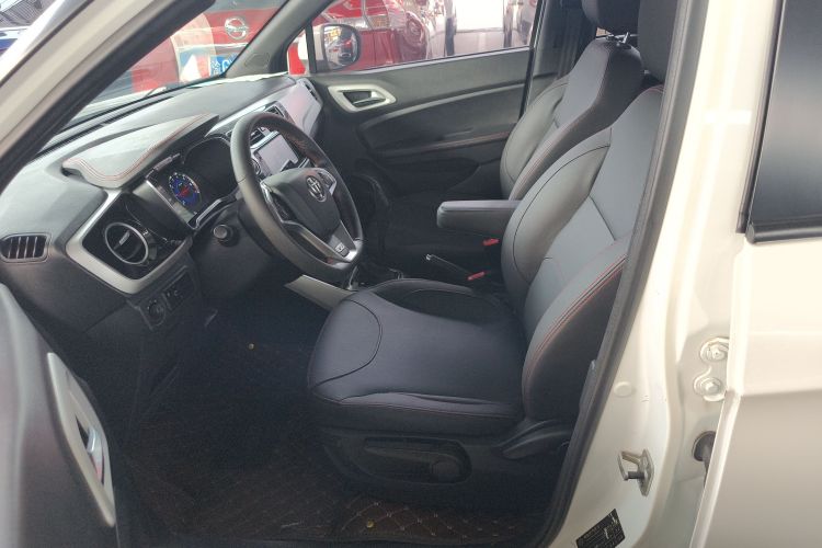 中华V3 2015款 1.5L 自动智能型中控内饰19