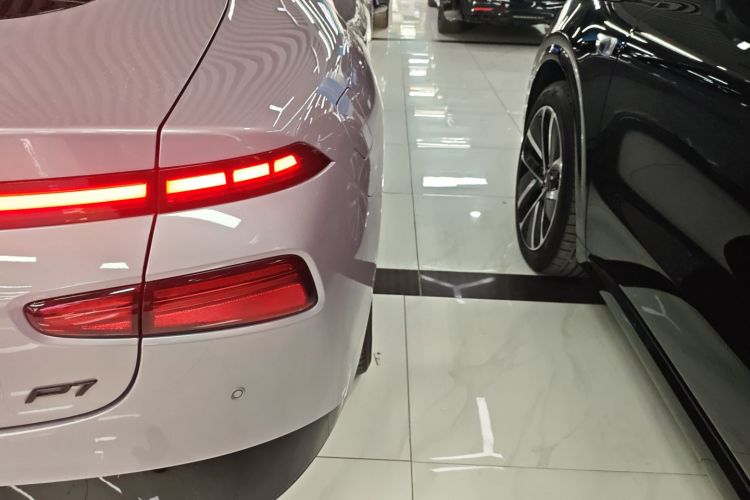 小鹏P7 2024款 P7i 702 Max 鹏翼版车身外观9