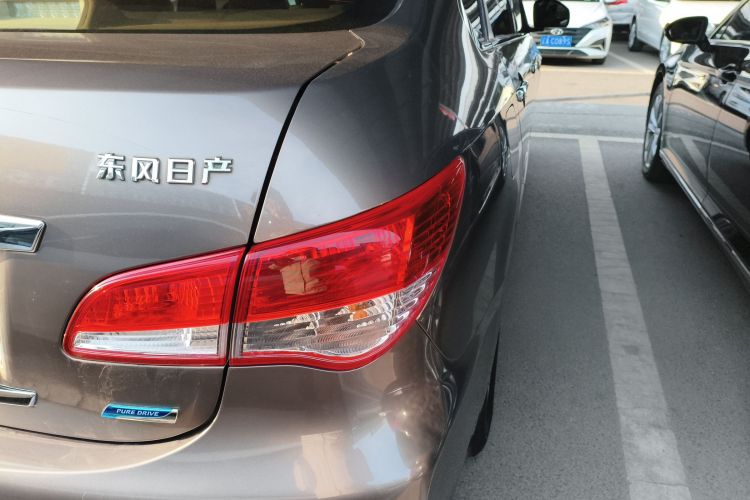 日产 轩逸 2012款 经典 1.6XE 手动舒适版车身外观9