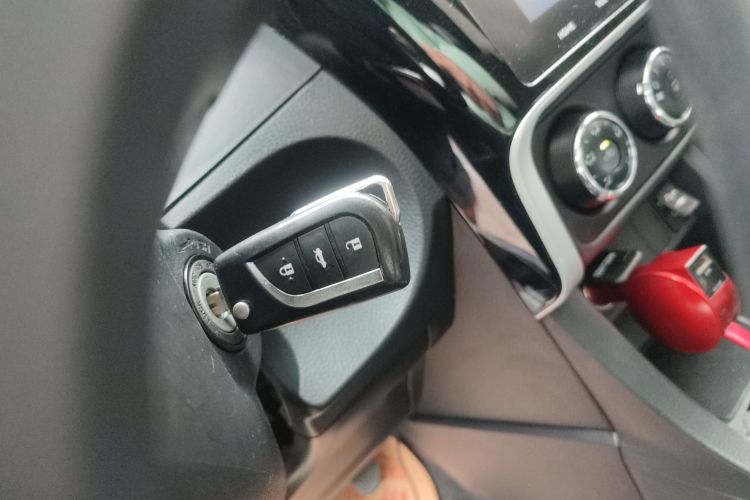 丰田 雷凌 2017款 改款 185T CVT领先版 国V中控内饰7001