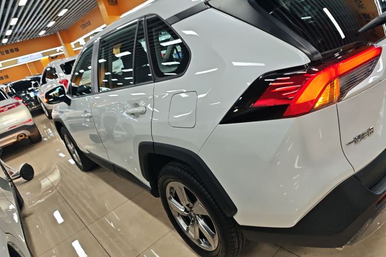 丰田 RAV4荣放 2022款 双擎 2.5L E-CVT两驱精英版车身外观6002
