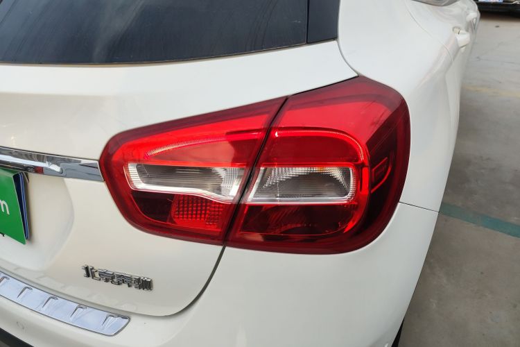 奔驰GLA 2015款 GLA 200 动感型车身外观9