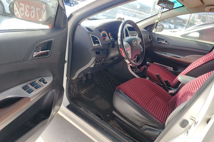 比亚迪F3 2015款 节能版 1.5L 手动豪华型中控内饰20