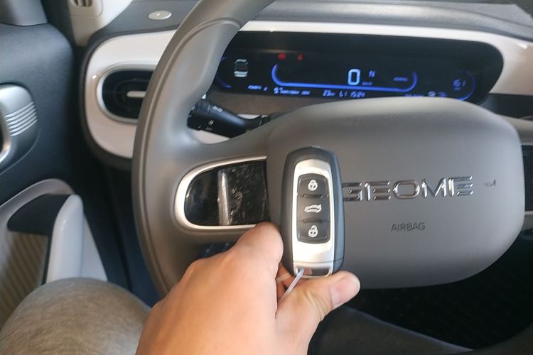 吉利银河 熊猫 2025款 210km 元气熊中控内饰11