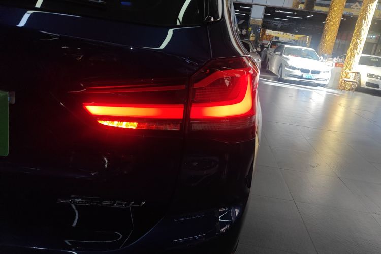 宝马X1 2020款 sDrive20Li 时尚型车身外观9