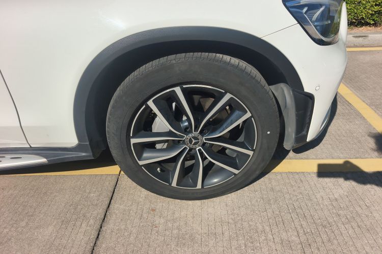 奔驰GLC 2020款 改款 GLC 300 L 4MATIC 动感型车身外观10