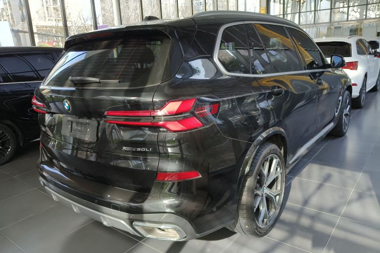 宝马X5 2023款 xDrive 30Li 尊享型M运动套装车身外观7