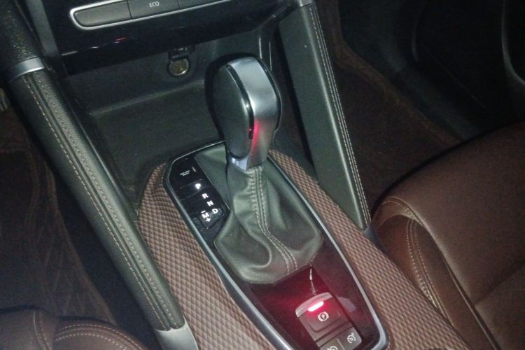 雷诺 科雷傲 2018款 2.0L 两驱120周年限量版中控内饰18