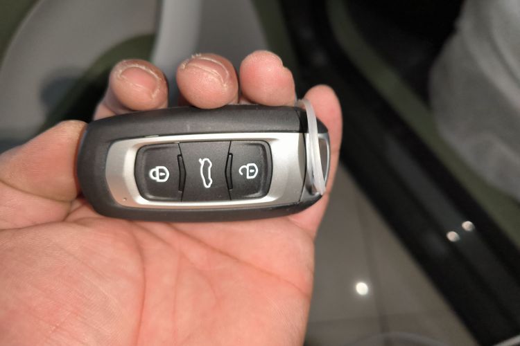 吉利银河 2025款 210km 熊猫骑士中控内饰11