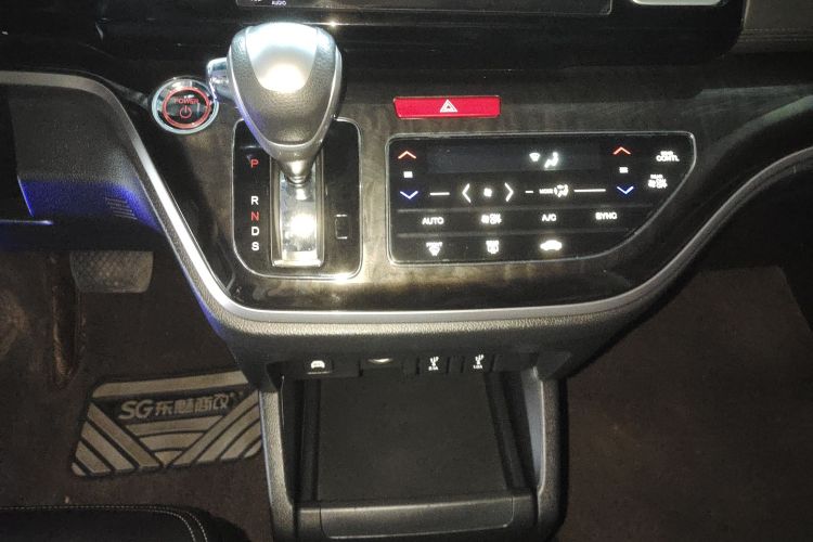 本田 艾力绅 2019款 2.0L 混动舒适版中控内饰18