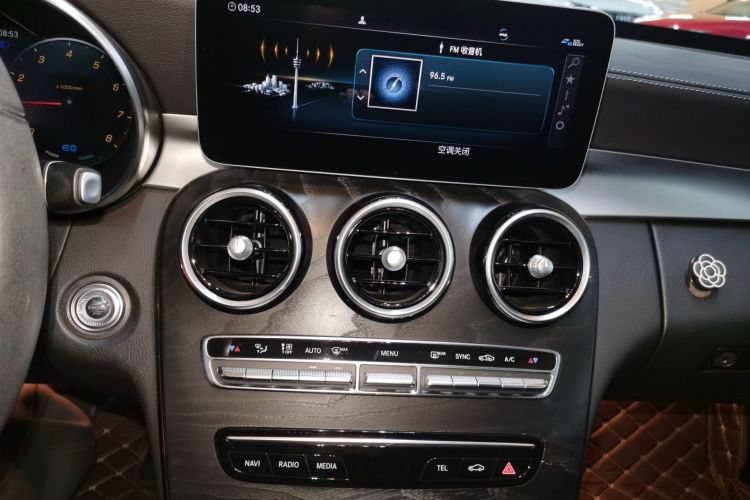 奔驰C级 2019款 改款 C 260 L 运动版局部细节16