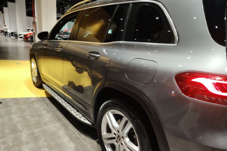 奔驰GLB 2023款 GLB 200 动感型车身外观6003