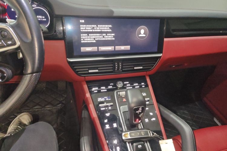 保时捷 2023款 Cayenne Coupé 3.0T 铂金版中控内饰16