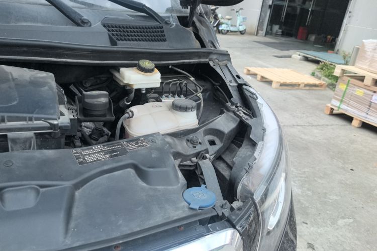 奔驰 威霆 2021款 2.0T 商务版 7座局部细节9007