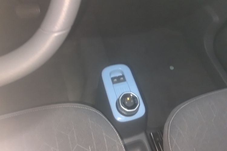 吉利银河 2024款 熊猫mini 200km 耐力熊中控内饰18