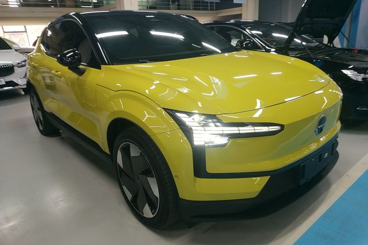 沃尔沃EX30 2025款 后驱长续航版 Ultra车身外观3