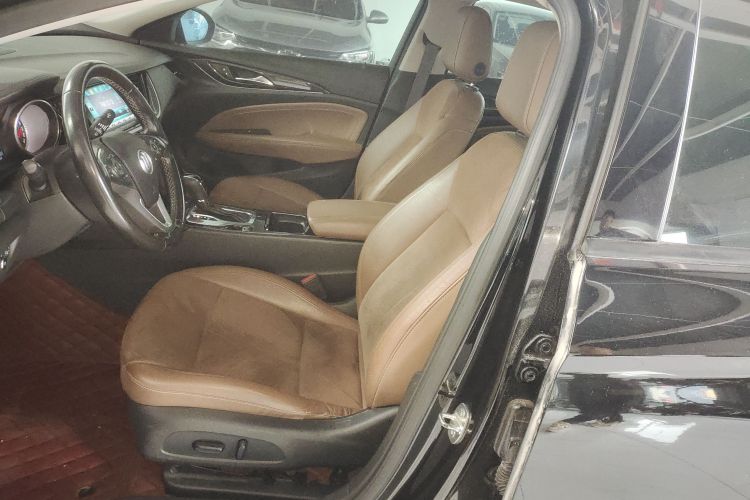 别克 君威 2017款 20T 精英型中控内饰19