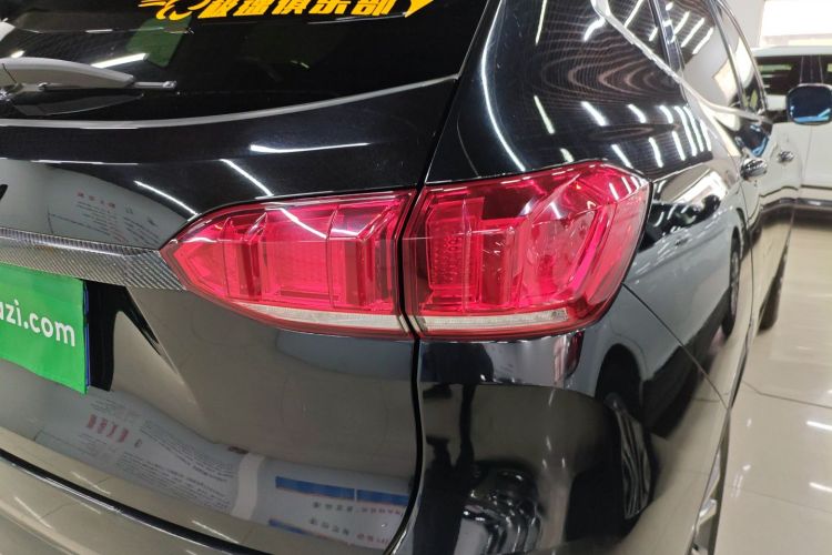 魏牌 VV6 2018款 2.0T 两驱超豪型 国V车身外观9