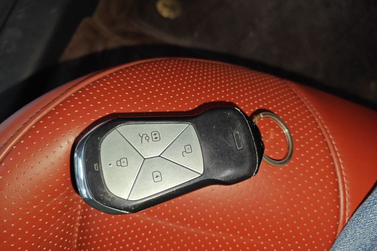 小鹏P7 2022款 480G+中控内饰7001