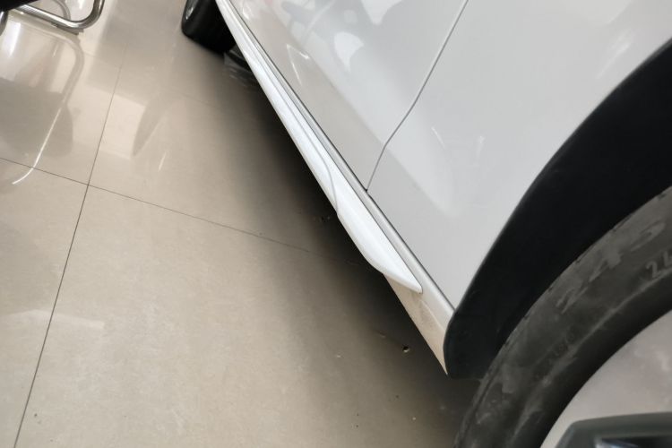 奥迪A4L 2023款 40 TFSI 时尚动感型机舱底盘29